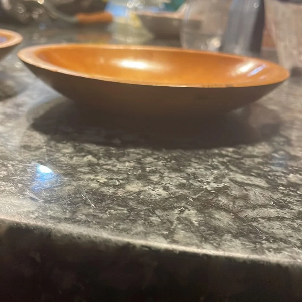 Beautiful set of 2 Munising shallow wood bowls‎